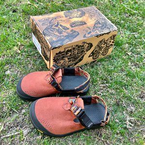 Bedrock Sandals Mountain Clog | Size 6